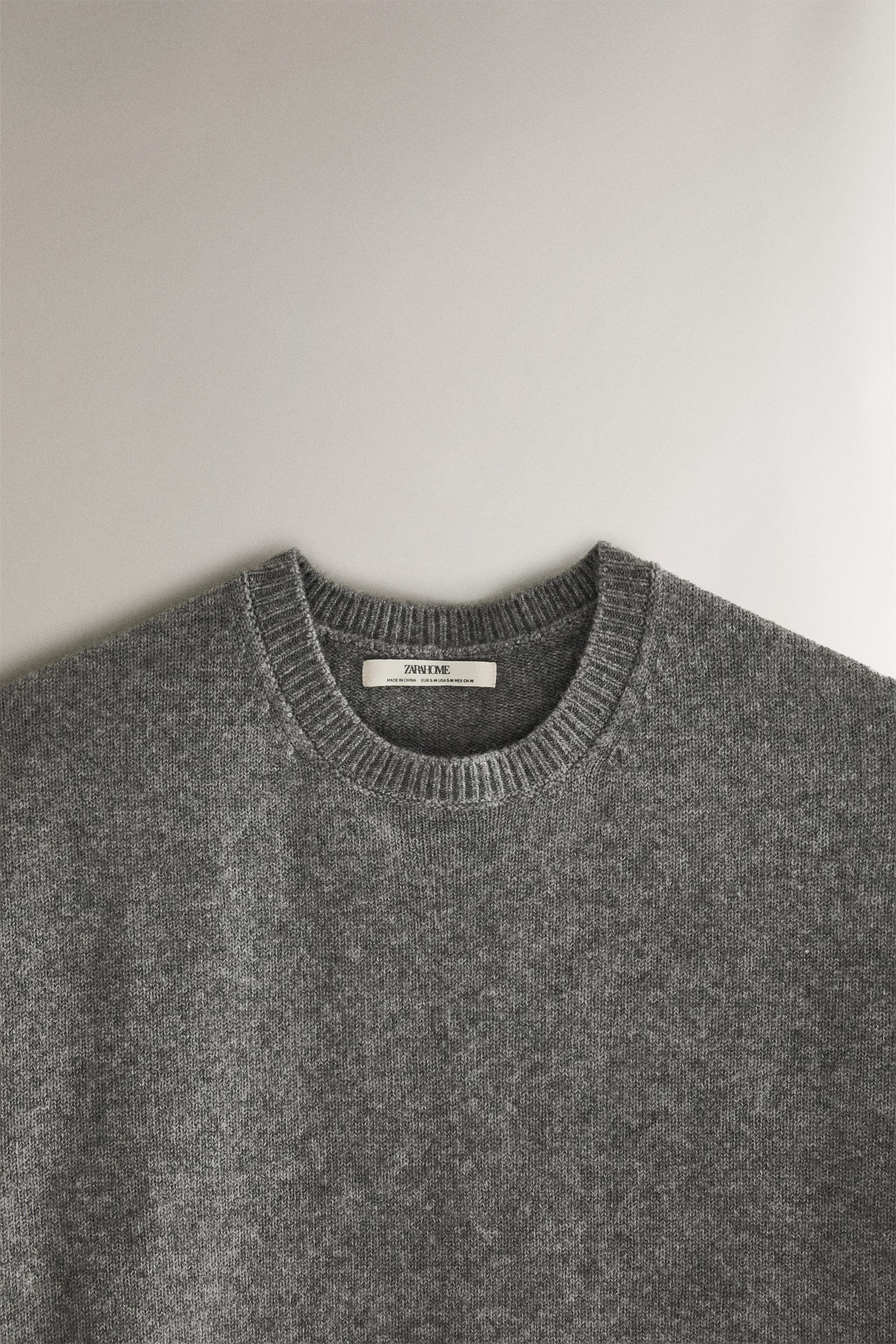 KNIT SWEATER